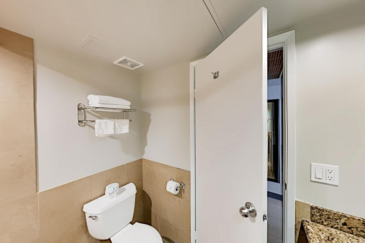 Апартаменти Aqua Palms Waikiki Ocean View Lanai Parking Included Гонолулу Екстер'єр фото